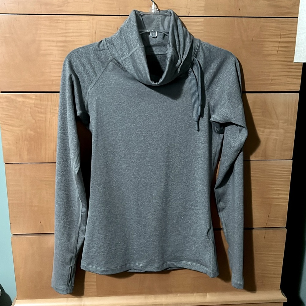 Nike Dri-Fit Athletic Exercise Top Size Medium  Turtleneck Running